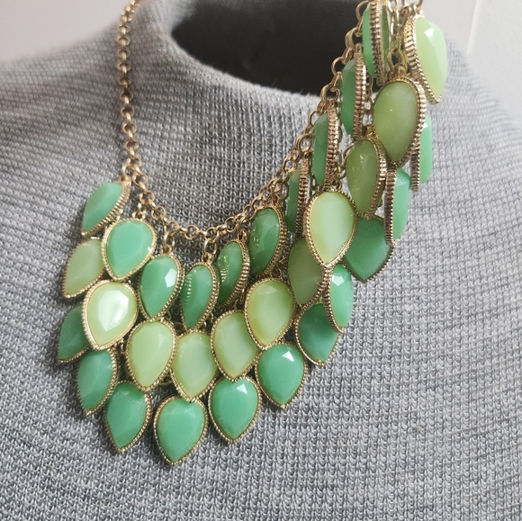Elegant Green Teardrop Necklace Fun Unique Statement Necklace - Picture 8 of 8